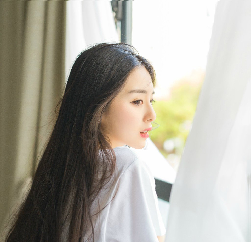 我和谁都不争，和谁我都不屑，我爱大自然，其次是艺术，我烤着生命之火取暖，火萎了，我也准备走了。